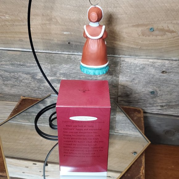 1993 Lady Daphne Dickens' Caroler Bell Ornament - Hallmark Special Edition - Picture 3 of 9